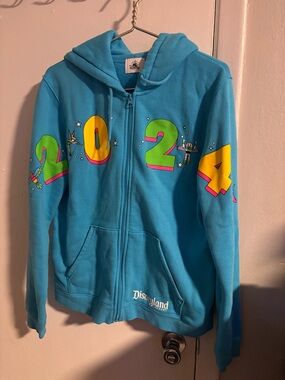 Disneyland 2024 Zip Up Hoodie Blue Disney Parks Sweatshirt Size L
(936)